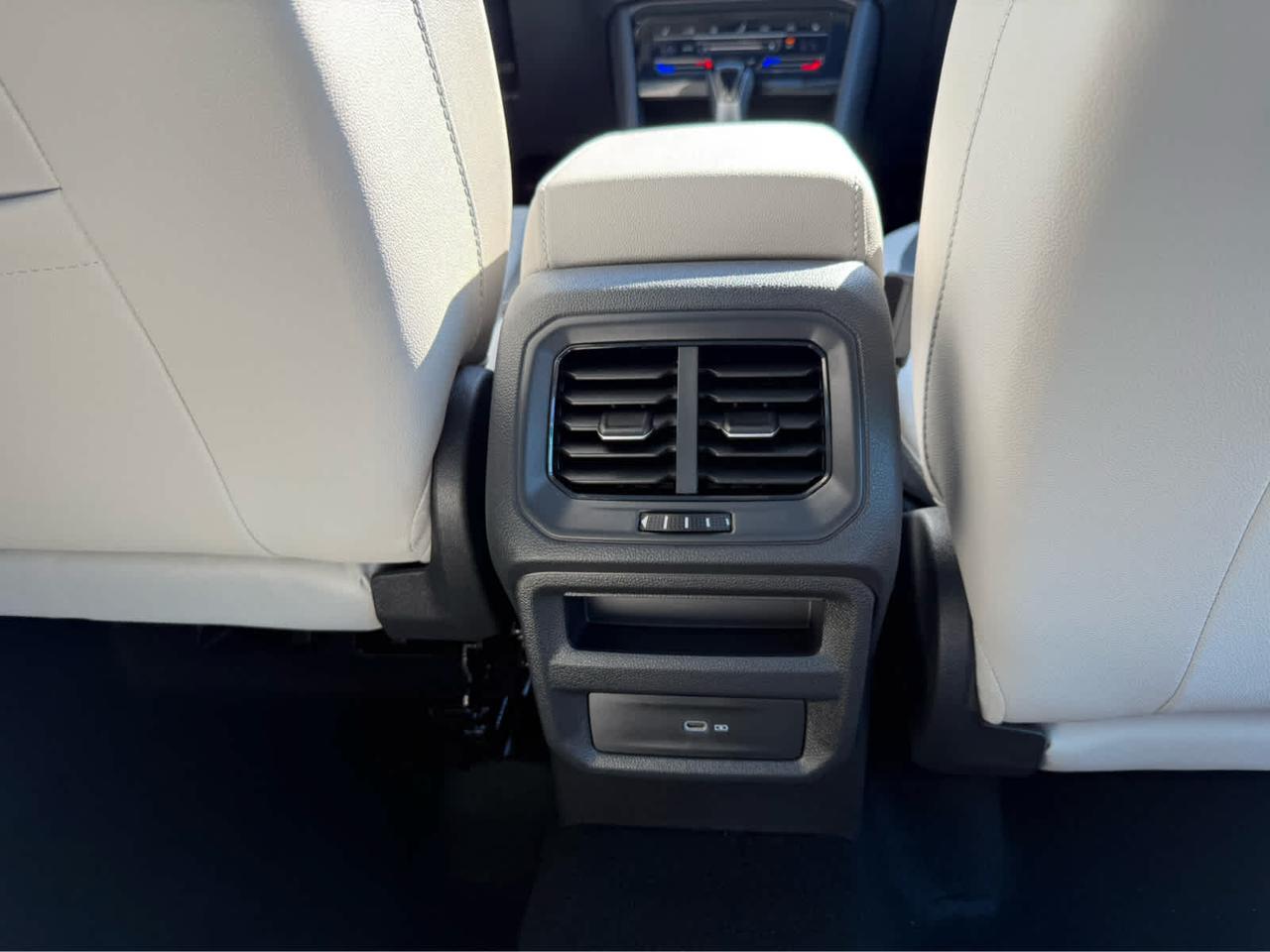 2025 Volkswagen Taos SE Wellesley MA