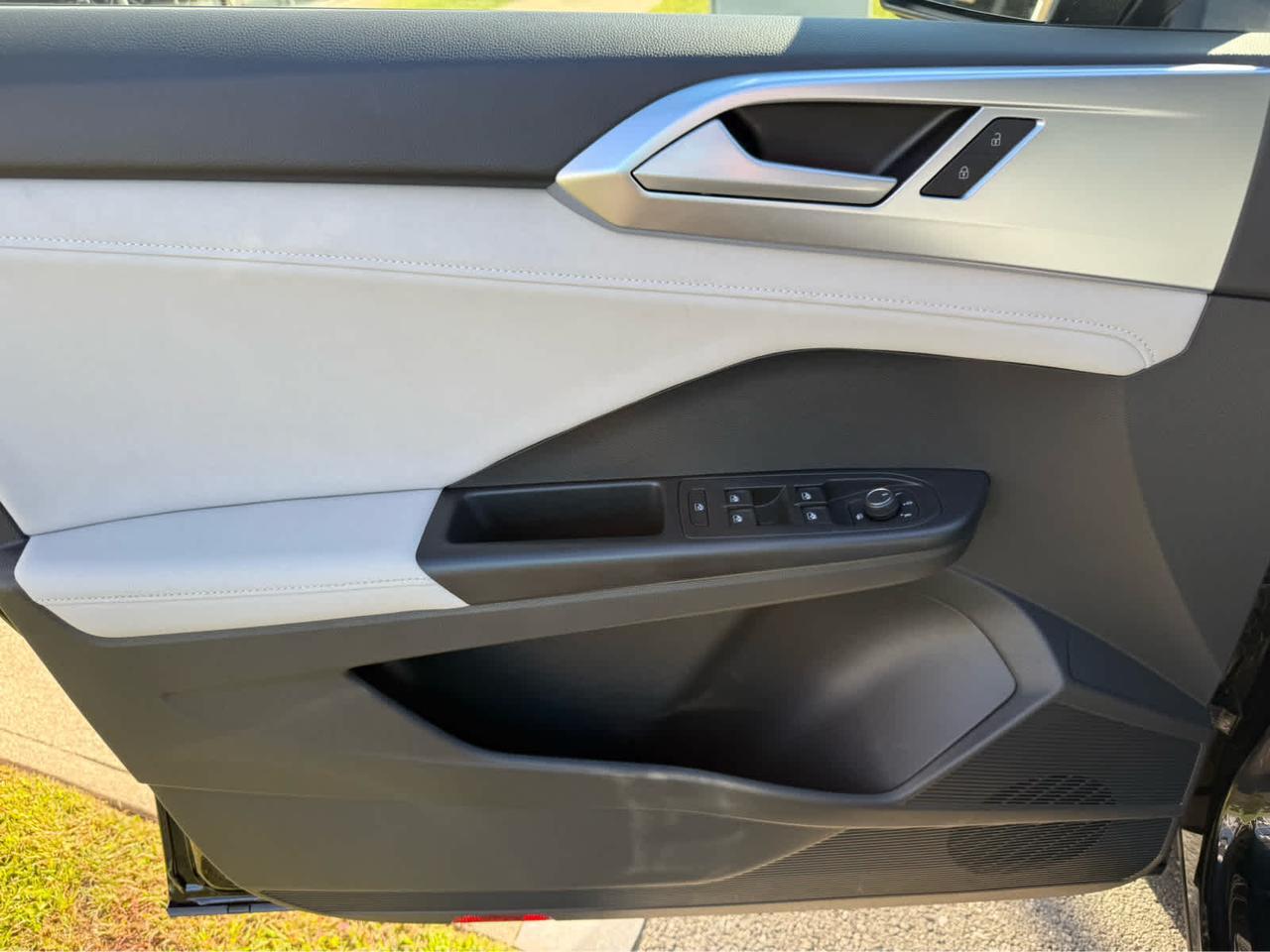 2025 Volkswagen Taos SE Wellesley MA