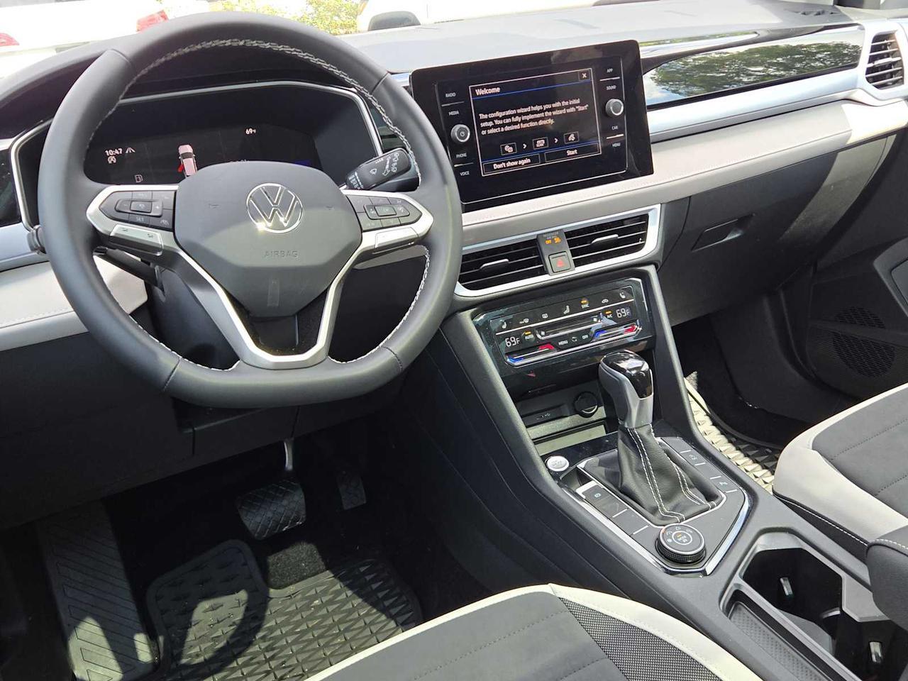 2025 Volkswagen Taos SE Wellesley MA