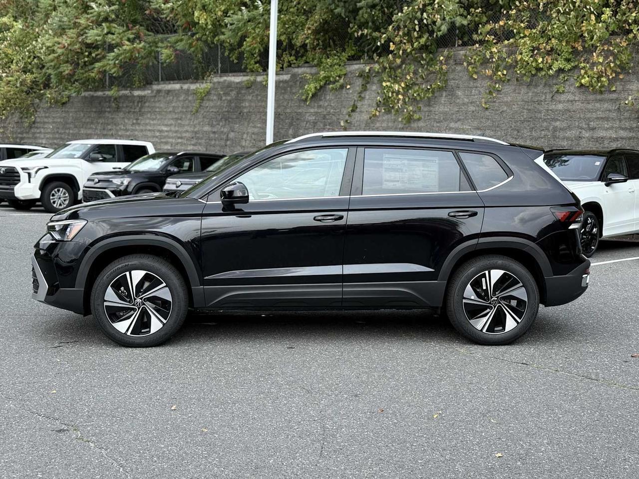 2025 Volkswagen Taos SE Westborough MA