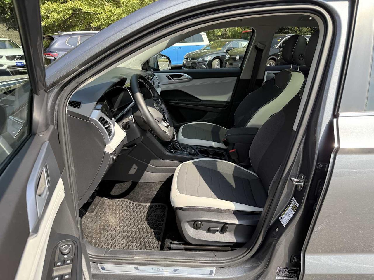 2025 Volkswagen Taos SE Westborough MA