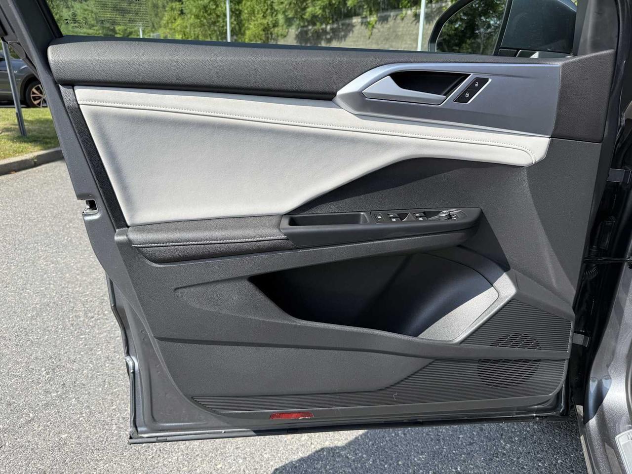 2025 Volkswagen Taos SE Westborough MA