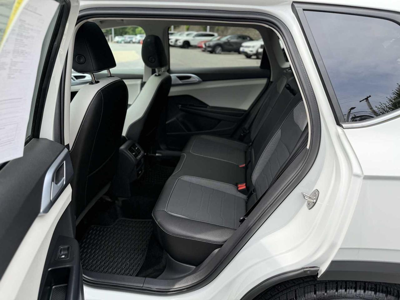 2025 Volkswagen Taos SE Westborough MA