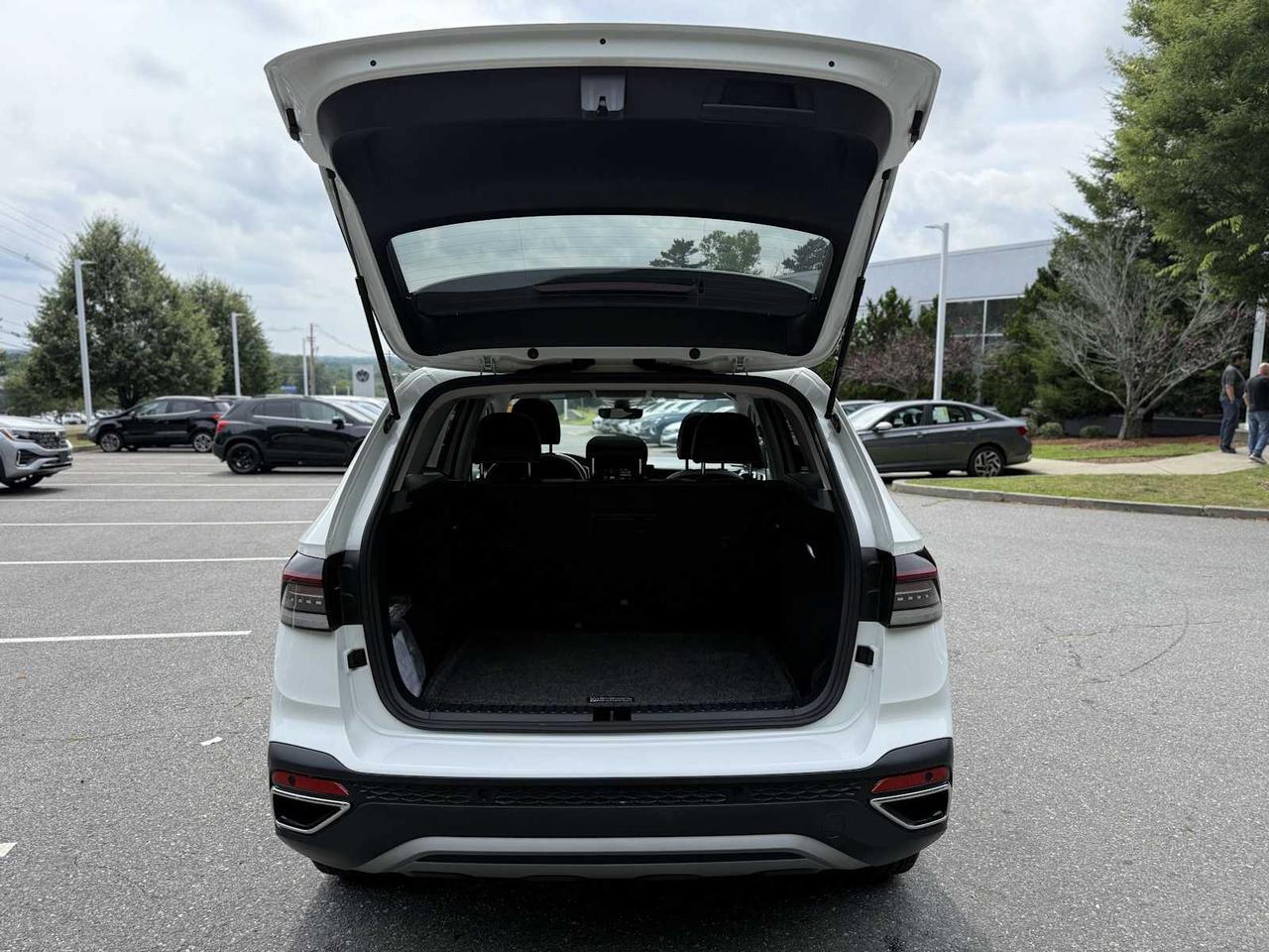 2025 Volkswagen Taos SE Westborough MA