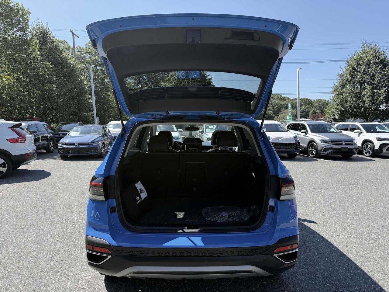2025 Volkswagen Taos SE Westborough MA