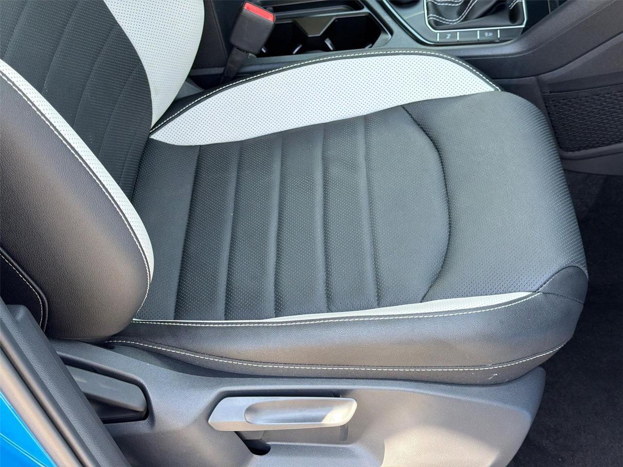 2025 Volkswagen Taos SEL Hagerstown MD