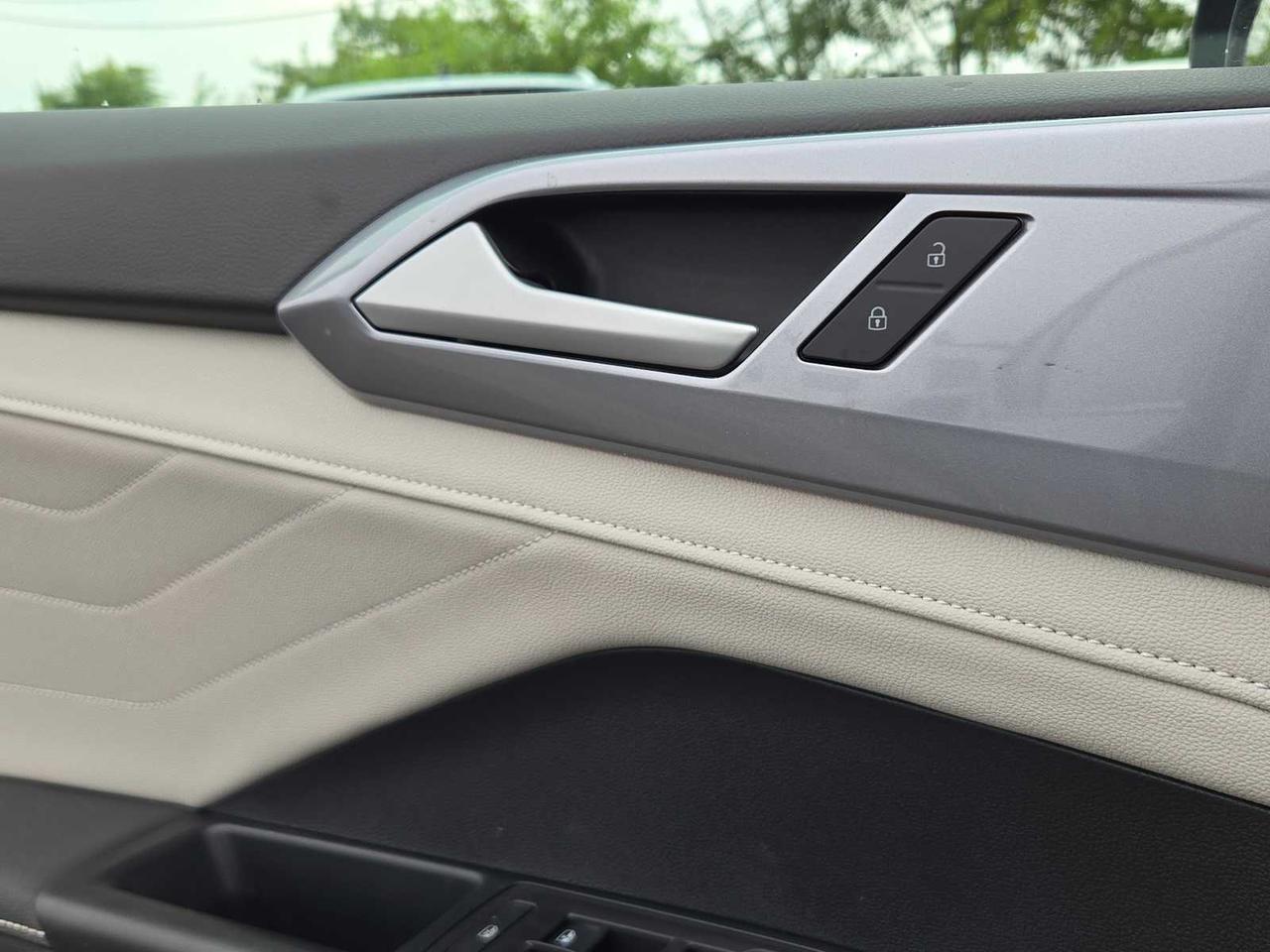 2025 Volkswagen Taos SEL Medford MA