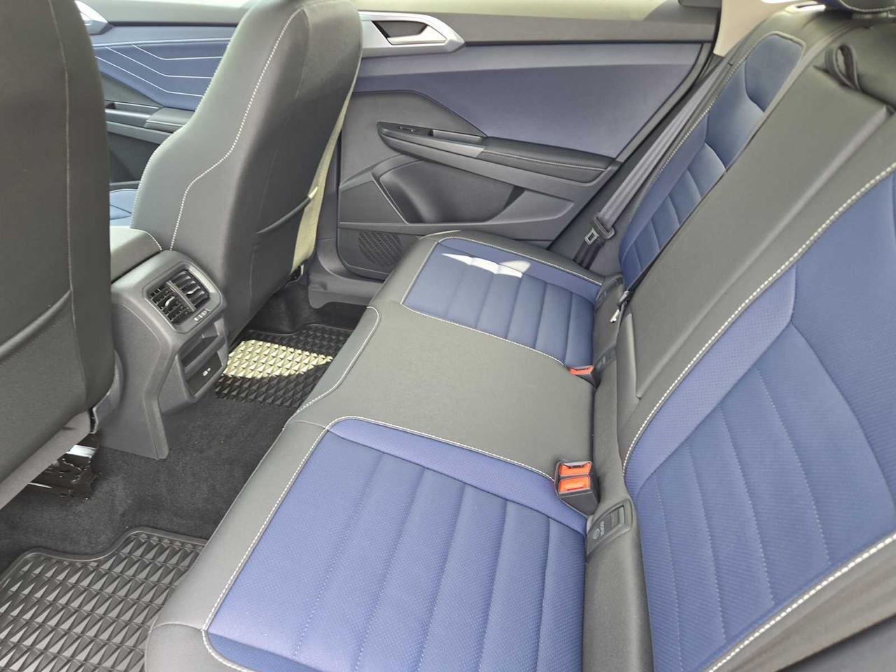 2025 Volkswagen Taos SEL Wellesley MA
