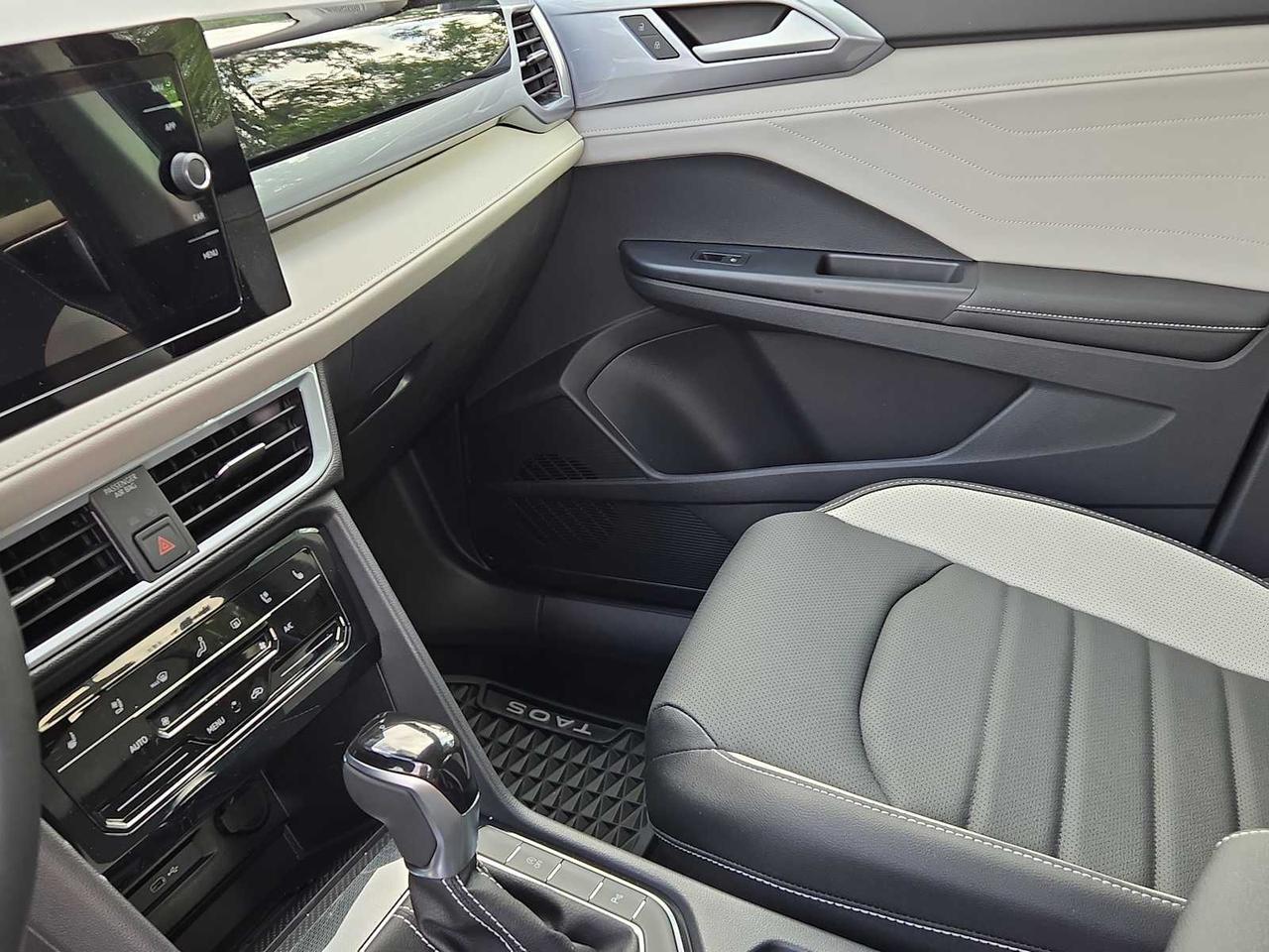 2025 Volkswagen Taos SEL Wellesley MA