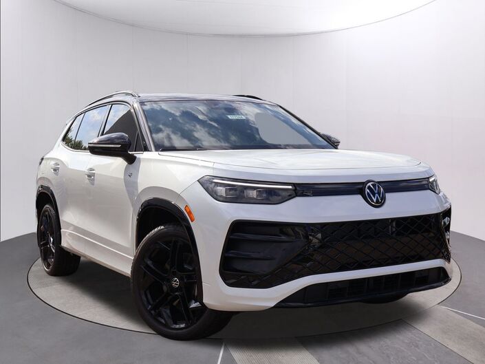 2025 Volkswagen Tiguan 2.0T SE R-Line Black Oshkosh WI