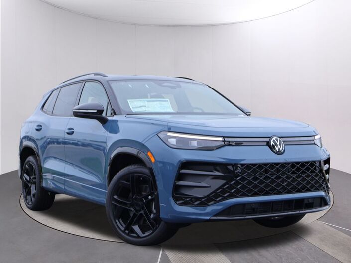 2025 Volkswagen Tiguan 2.0T SE R-Line Black Oshkosh WI