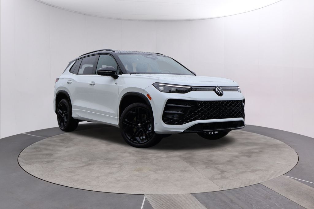 2025 Volkswagen Tiguan 2.0T SE R-Line Black Oshkosh WI