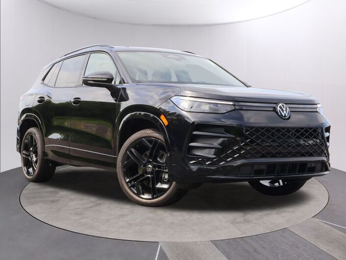2025 Volkswagen Tiguan 2.0T SE R-Line Black Oshkosh WI