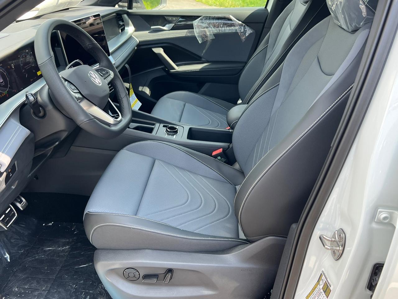 2025 Volkswagen Tiguan 2.0T SE R-Line Black Hagerstown MD