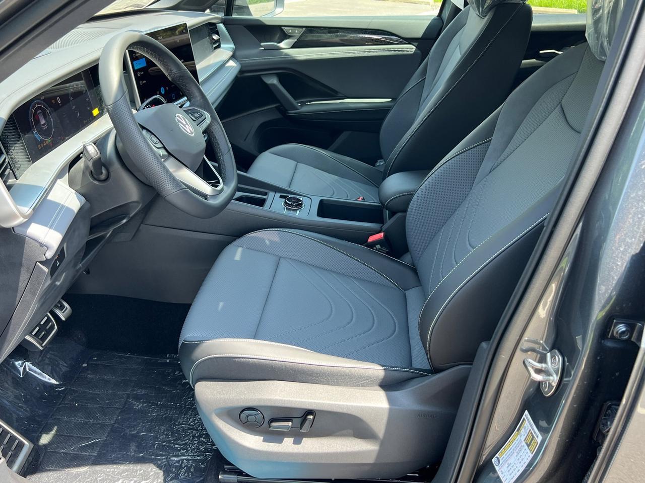 2025 Volkswagen Tiguan 2.0T SE R-Line Black Hagerstown MD