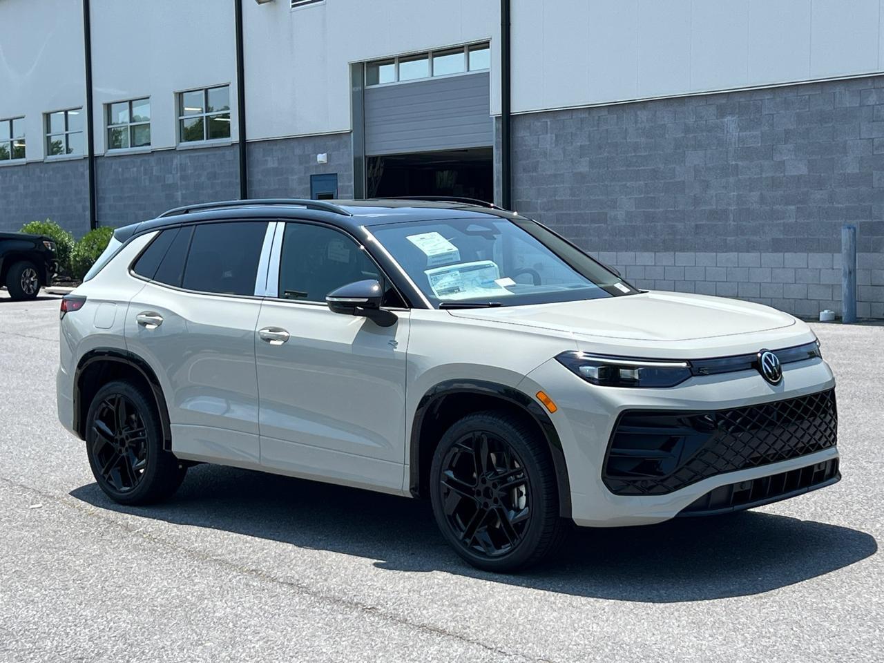 2025 Volkswagen Tiguan 2.0T SE R-Line Black Hagerstown MD
