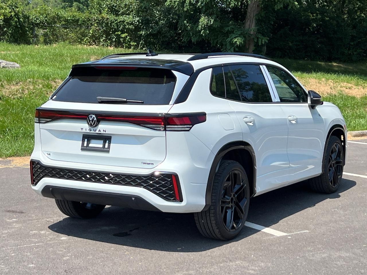 2025 Volkswagen Tiguan 2.0T SE R-Line Black Hagerstown MD