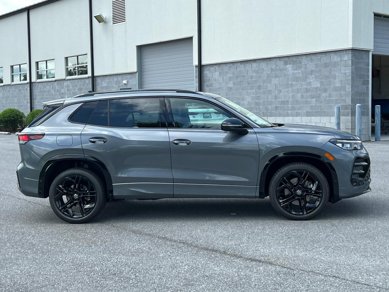 2025 Volkswagen Tiguan 2.0T SE R-Line Black Hagerstown MD