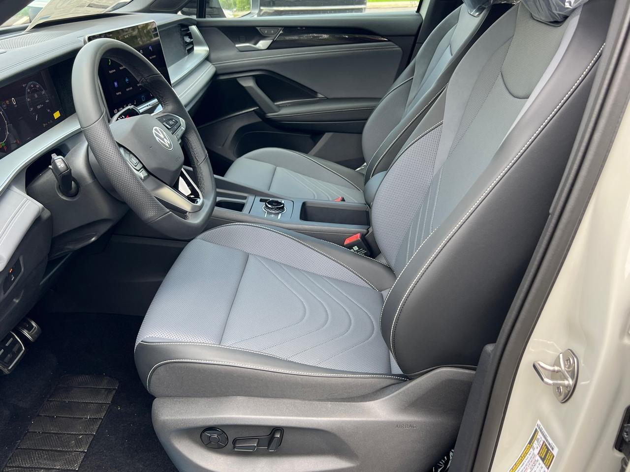 2025 Volkswagen Tiguan 2.0T SE R-Line Black Hagerstown MD