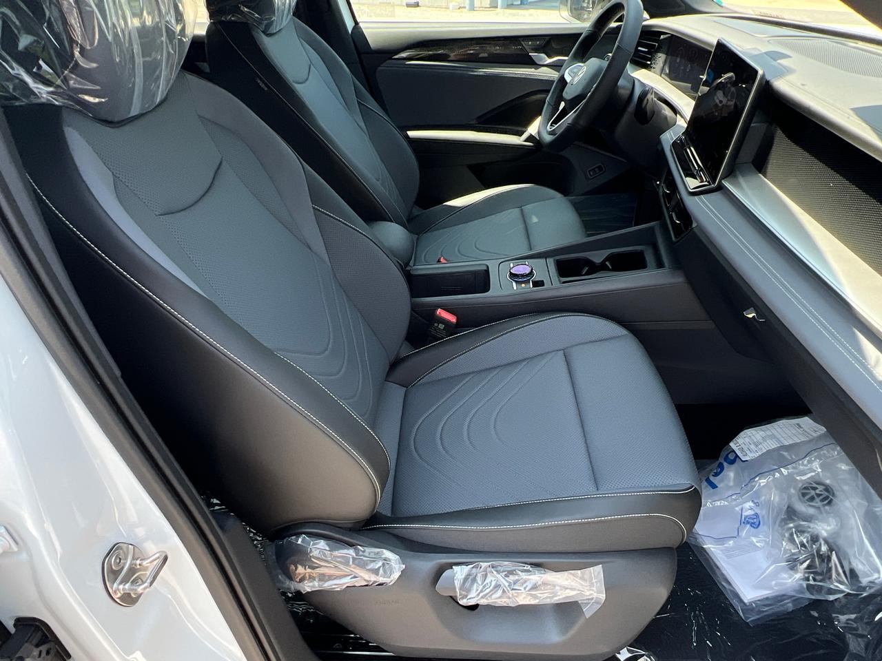 2025 Volkswagen Tiguan 2.0T SE R-Line Black Hagerstown MD