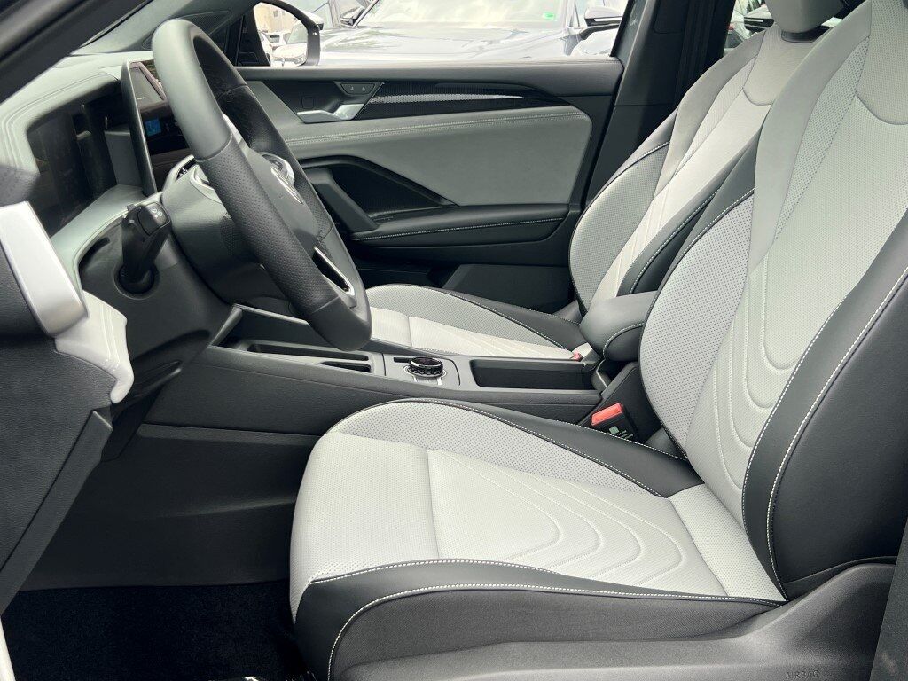 2025 Volkswagen Tiguan 2.0T SE R-Line Black Springfield VA