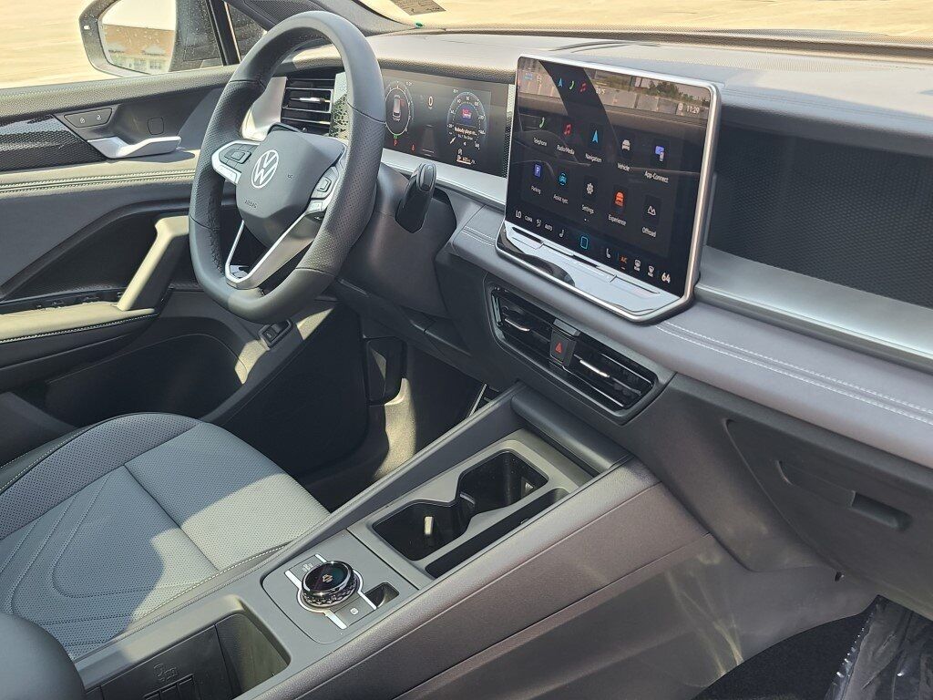 2025 Volkswagen Tiguan 2.0T SE R-Line Black Springfield VA