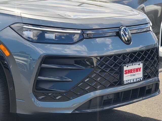 2025 Volkswagen Tiguan 2.0T SE R-Line Black Springfield VA