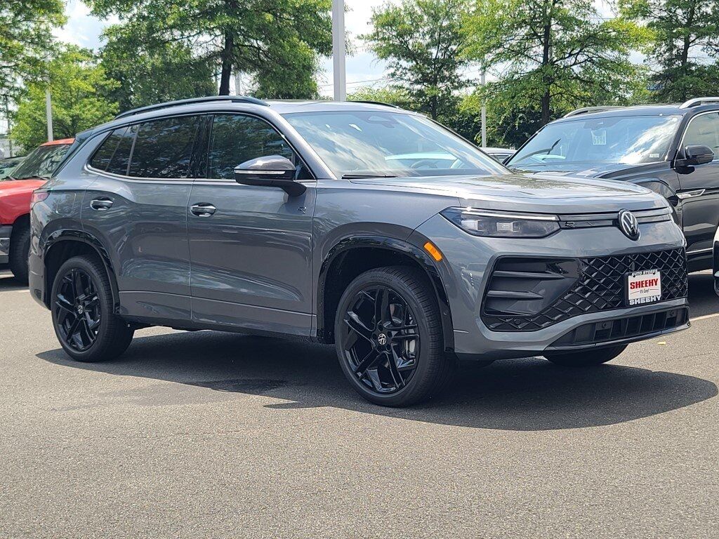 2025 Volkswagen Tiguan 2.0T SE R-Line Black