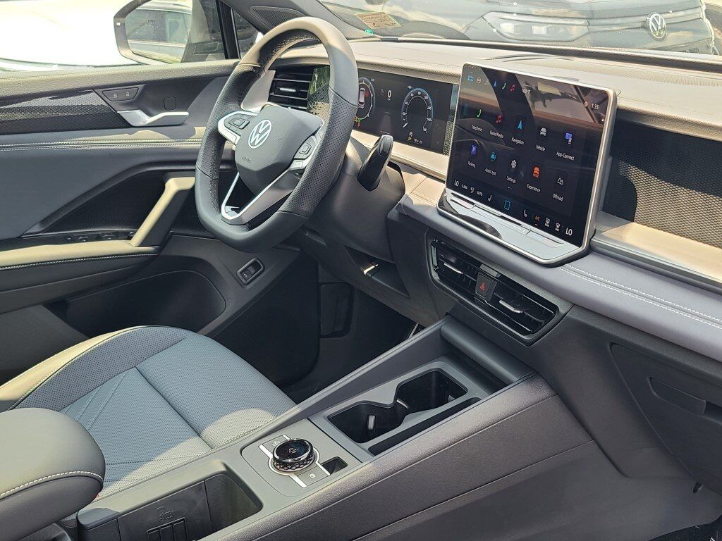2025 Volkswagen Tiguan 2.0T SE R-Line Black Springfield VA
