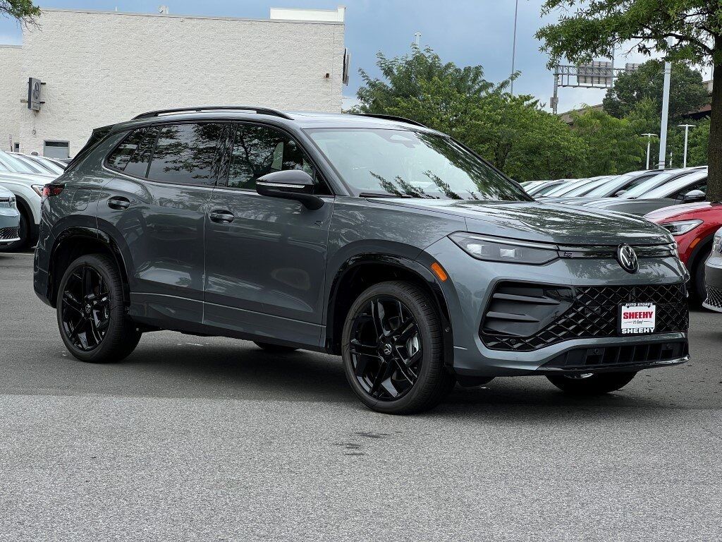 2025 Volkswagen Tiguan 2.0T SE R-Line Black