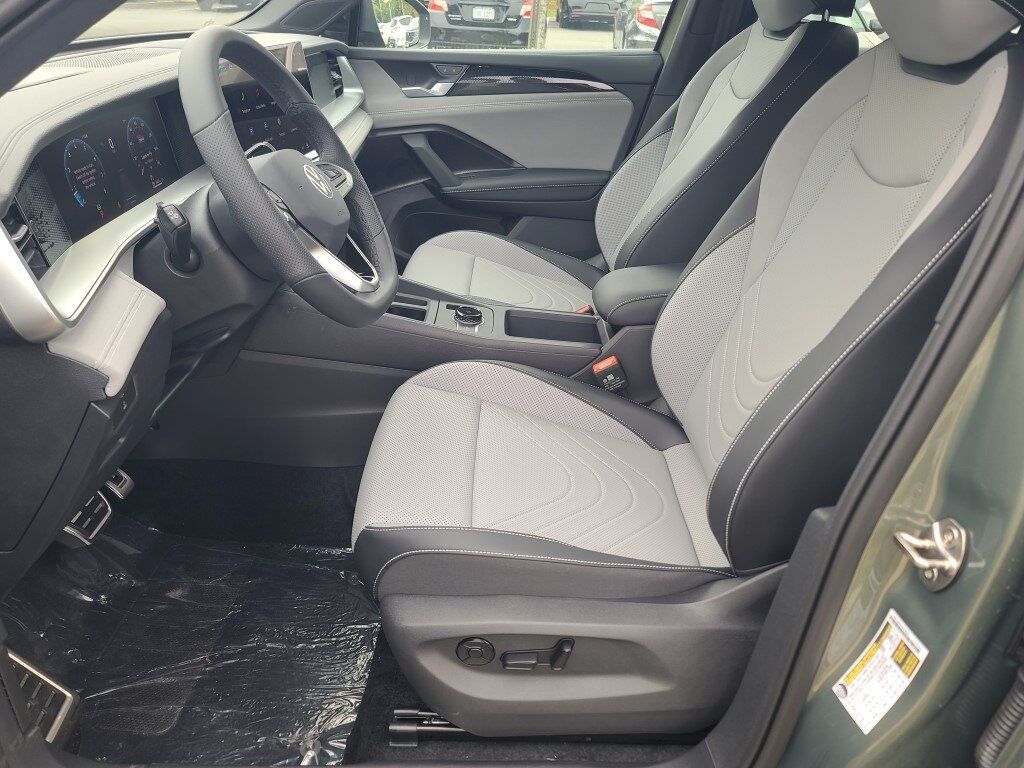 2025 Volkswagen Tiguan 2.0T SE R-Line Black Springfield VA