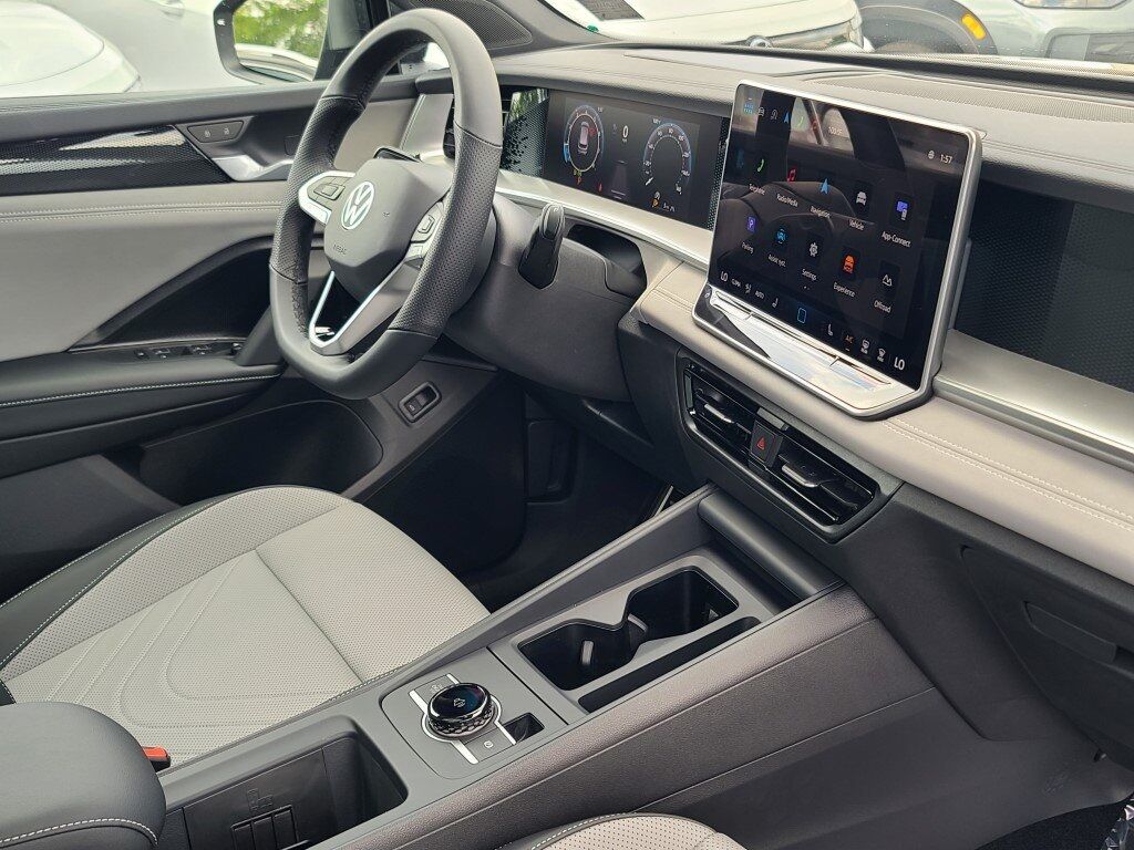 2025 Volkswagen Tiguan 2.0T SE R-Line Black Springfield VA
