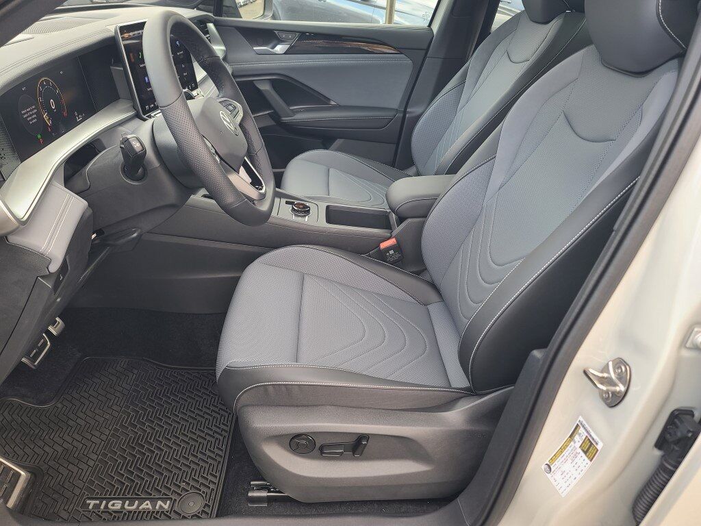 2025 Volkswagen Tiguan 2.0T SE R-Line Black Springfield VA