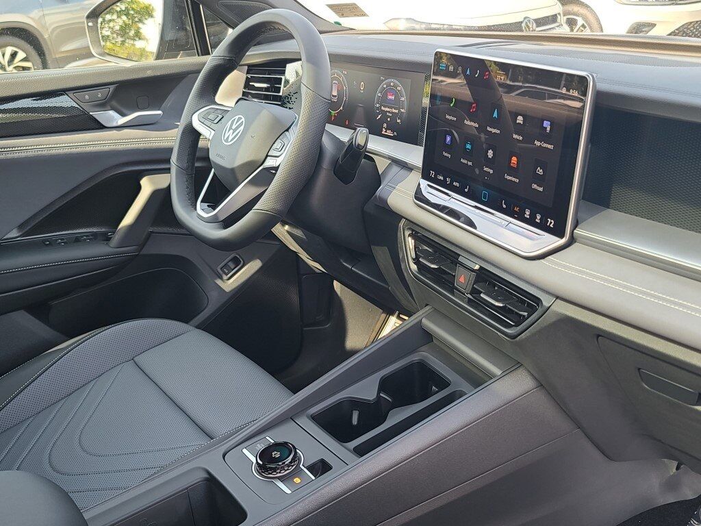 2025 Volkswagen Tiguan 2.0T SE R-Line Black Springfield VA