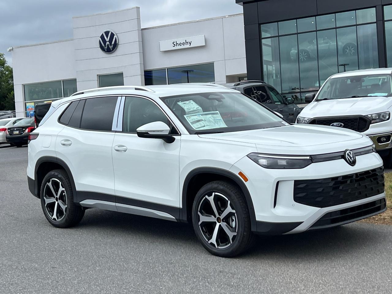 2025 Volkswagen Tiguan 2.0T SE