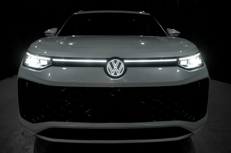 2025 Volkswagen Tiguan 2.0T SEL R-Line 4MOTION SUV Peoria AZ