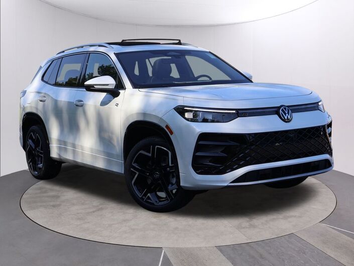 2025 Volkswagen Tiguan 2.0T SEL R-Line Oshkosh WI