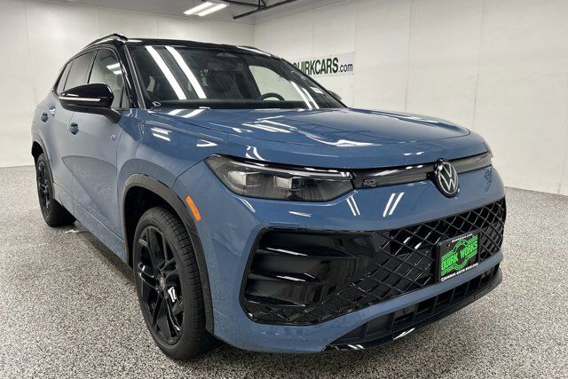 2025 Volkswagen Tiguan SE R-Line Black Oshkosh WI
