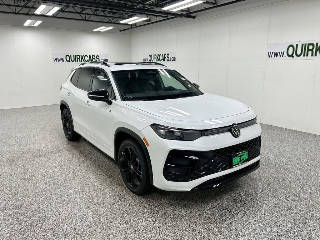 2025 Volkswagen Tiguan SE R-Line Black Oshkosh WI