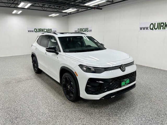 2025 Volkswagen Tiguan SE R-Line Black Oshkosh WI