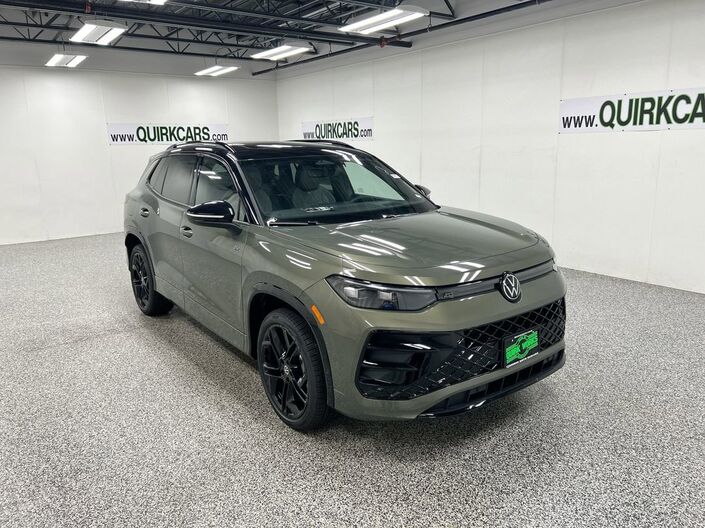 2025 Volkswagen Tiguan SE R-Line Black Oshkosh WI