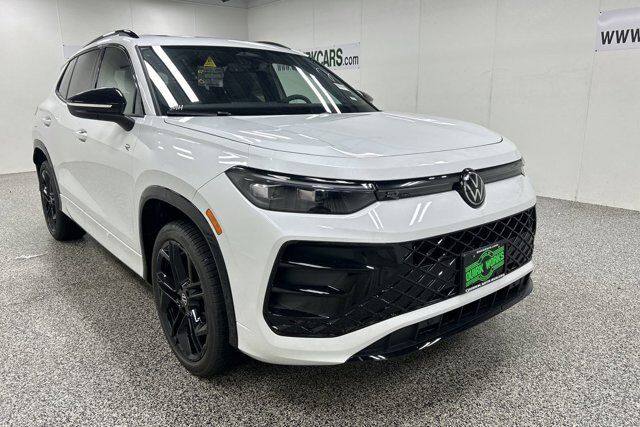 2025 Volkswagen Tiguan SE R-Line Black Oshkosh WI