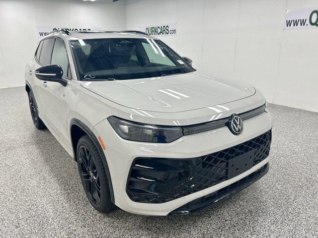2025 Volkswagen Tiguan SE R-Line Black Oshkosh WI