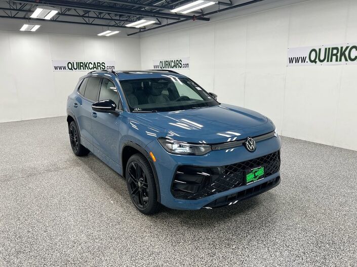 2025 Volkswagen Tiguan SE R-Line Black Oshkosh WI