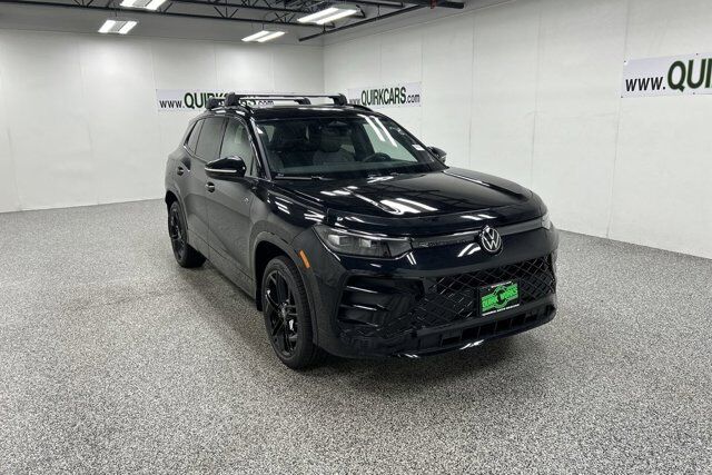 2025 Volkswagen Tiguan SE R-Line Black Oshkosh WI
