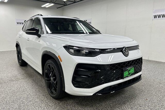 2025 Volkswagen Tiguan SE R-Line Black Oshkosh WI