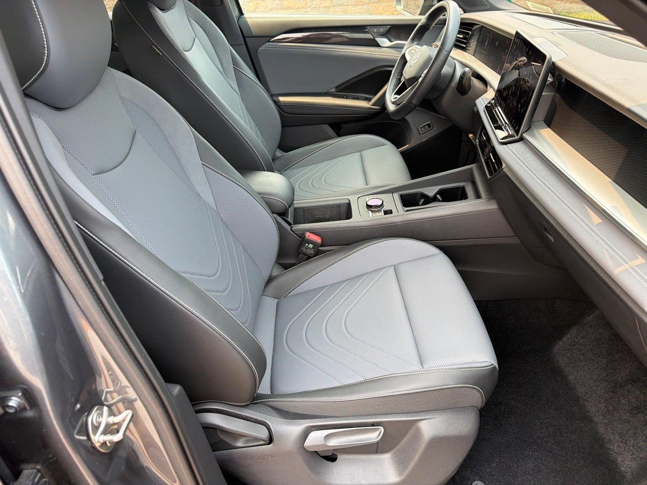 2025 Volkswagen Tiguan SE R-Line Black Hagerstown MD