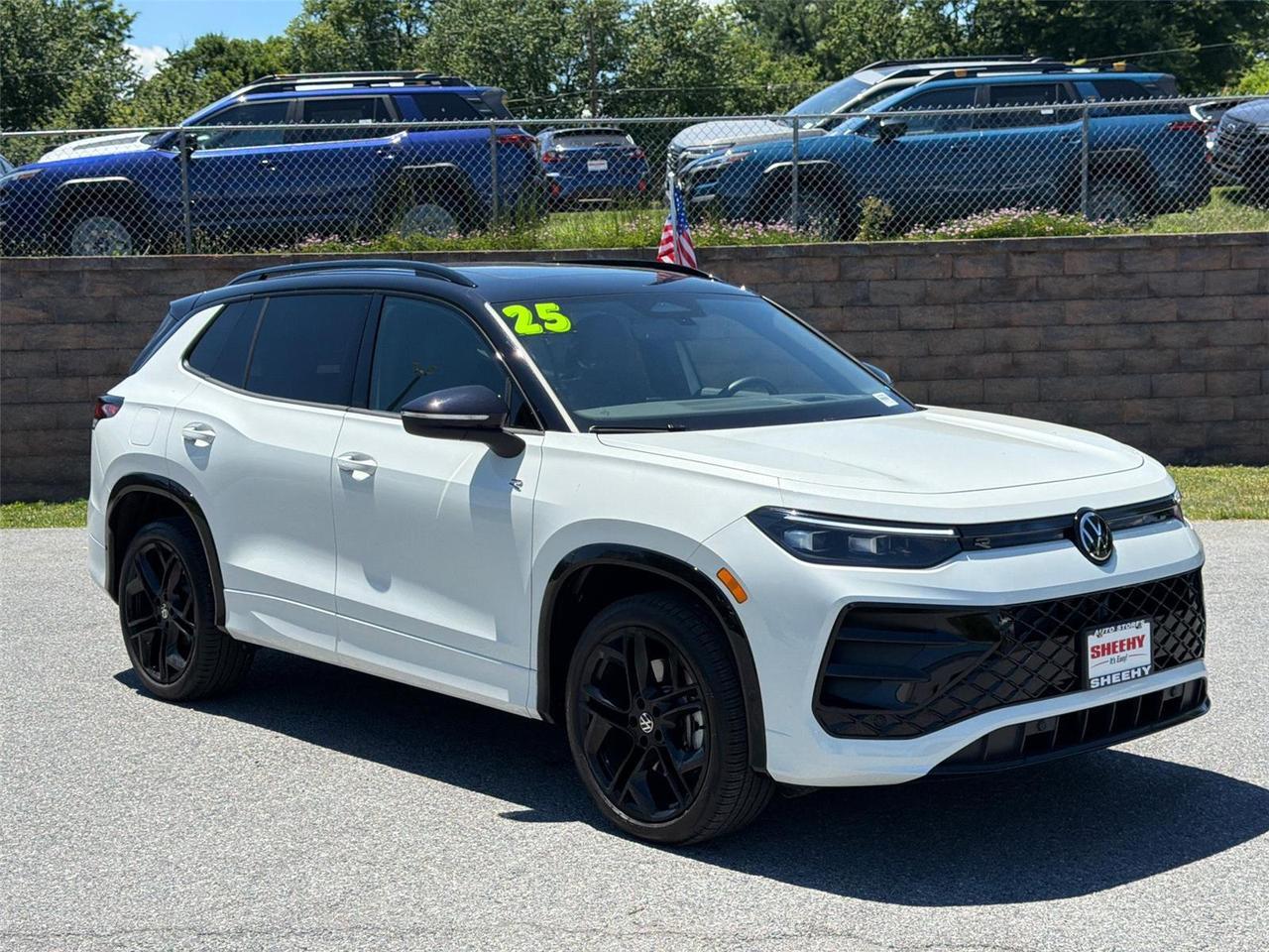 2025 Volkswagen Tiguan SE R-Line Black