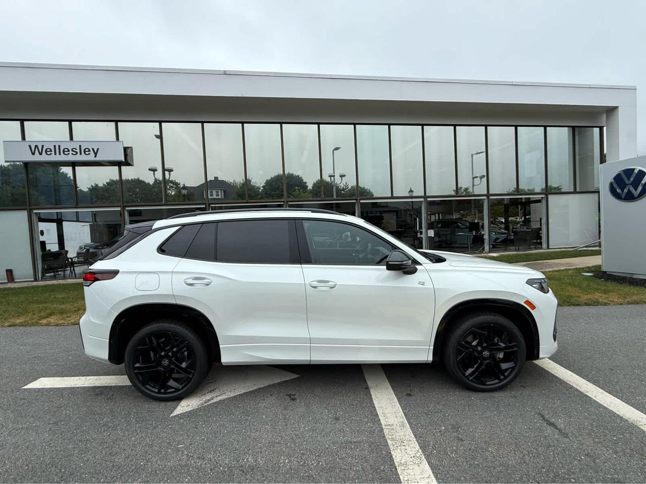 2025 Volkswagen Tiguan SE R-Line Black Wellesley MA