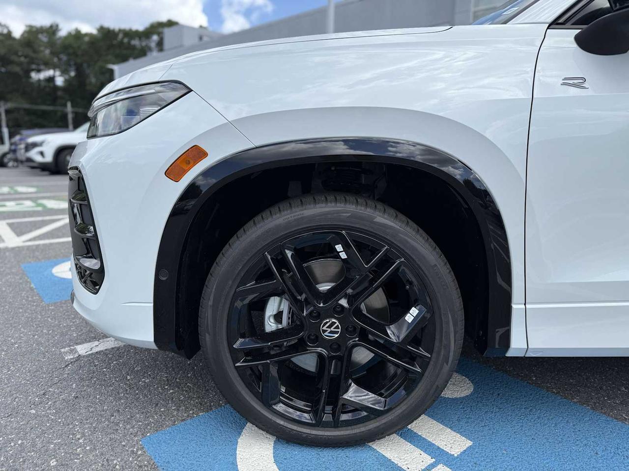 2025 Volkswagen Tiguan SE R-Line Black Westborough MA
